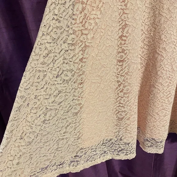 Light pink lace dress - Picture 4 of 9